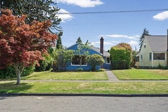 Building Photo - Spacious 5-Bedroom Home with Versatile Multi-Generational Living Options in North Tacoma