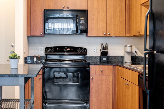 Building Photo - 3001 Esperanza Crossing