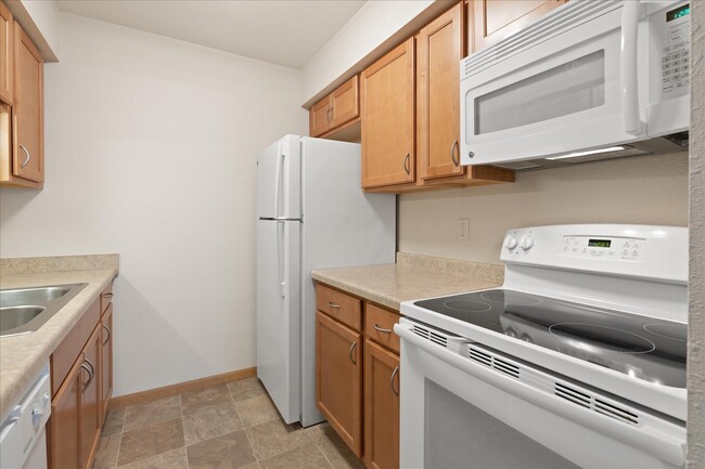 Kitchen - Ridge Pointe Apartments