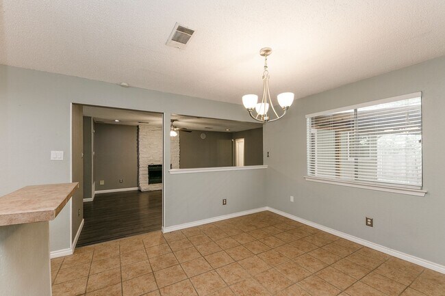 Building Photo - Marvelous in Milwood!