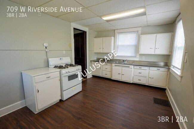 Building Photo - 709 W Riverside Ave