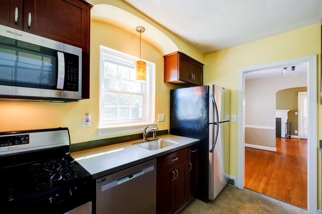 Building Photo - Charming 1930s Stone & Brick Cottage Near ...