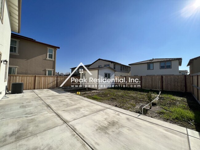 Building Photo - Newer 4bd/3ba Elk Grove Home with 2 Car Garage