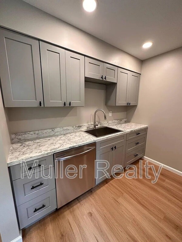Building Photo - 3636 Old Valley View Dr