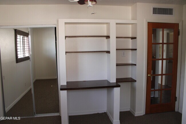 Building Photo - 9201 Mt Shasta Dr