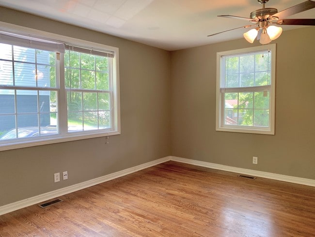 Building Photo - 854 E Happy Hollow Dr