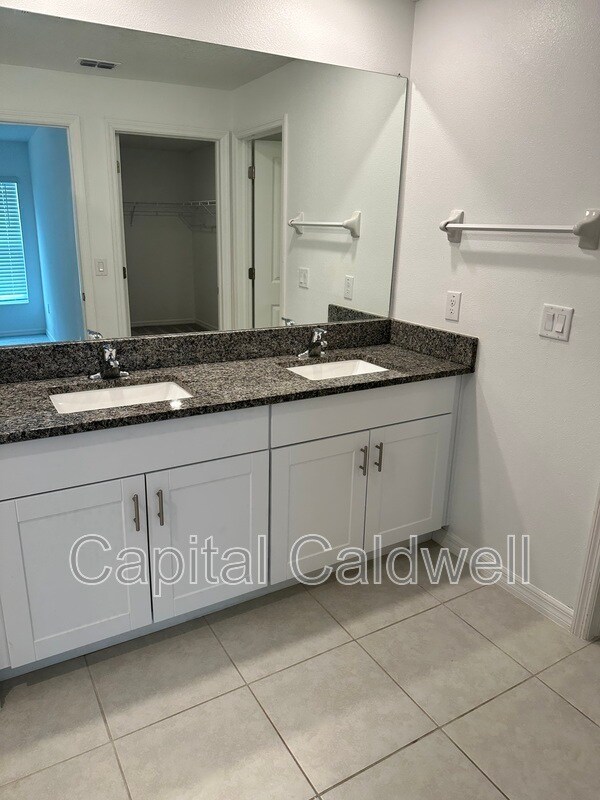 Building Photo - 5517 Blue Azure Dr