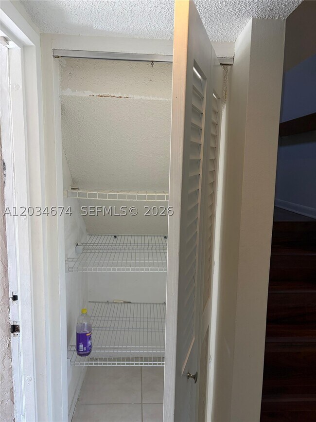 Building Photo - 13935 SW 93rd Ln