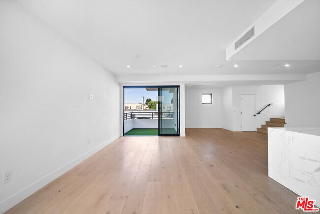 Building Photo - 733 N Gramercy Pl