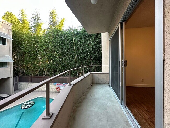 Building Photo - 919 N Alfred St