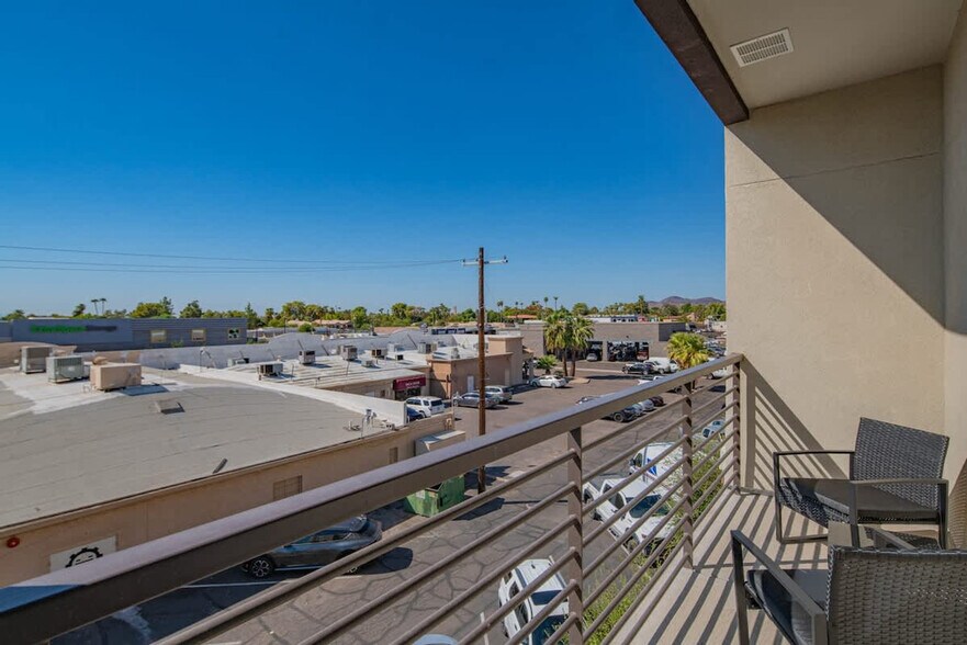 Building Photo - 777 E Stella Ln