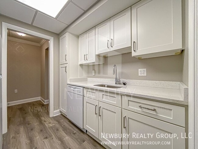 Building Photo - 530 N Main St