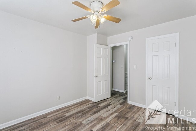 Building Photo - Updated, clean unit, with LARGE basement for storage!