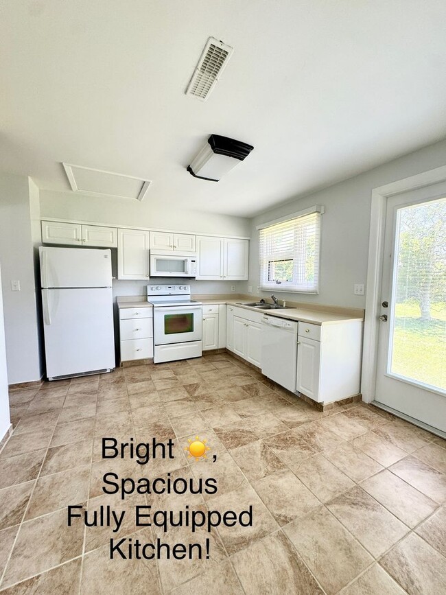 Building Photo - SUPERB Home in Sea Gate - close to Market ...