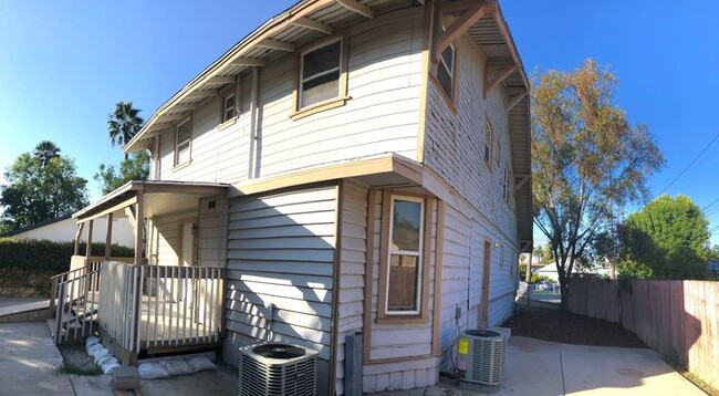 Building Photo - Two Story Home - 7 Bedrooms and 4 Bathroom...