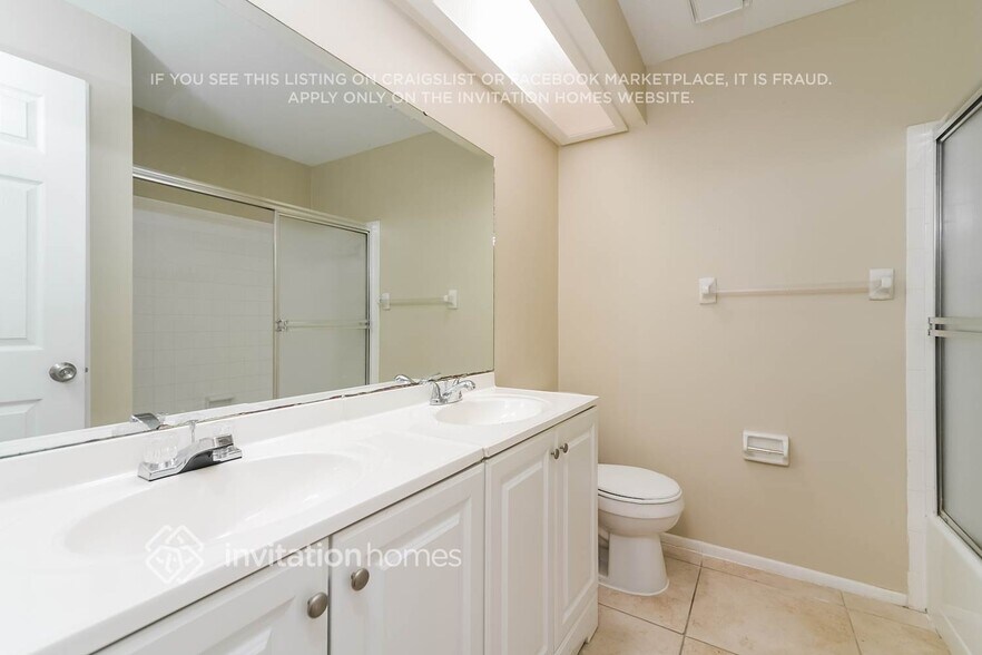 Building Photo - 341 Santiago Ct