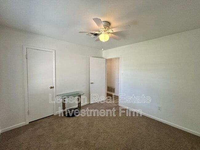 Building Photo - 3235 Caroline Dr