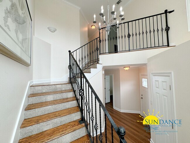 Building Photo - Waterfront Luxury Living on Cinco Bayou!