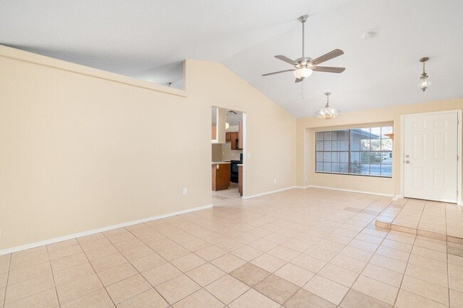 Building Photo - 3 bedroom Home with Pool and Spa