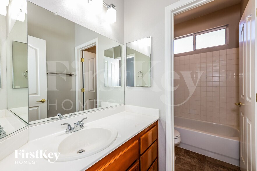 Building Photo - 10564 Bardilino St