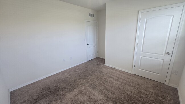 Building Photo - 3358 Summerdale Way