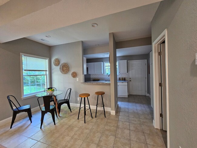 Building Photo - 1416 Maple Ln