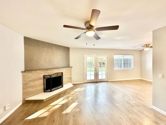 Building Photo - Beautiful, Single-Story, Updated, Private ...