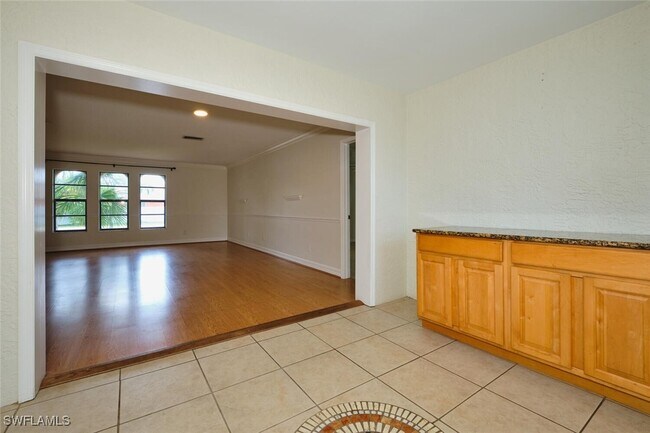 Building Photo - 2614 SE 12th Pl