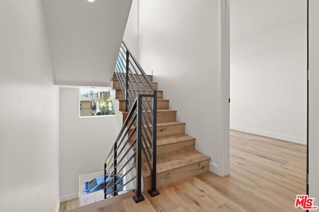 Building Photo - 1520 Magnolia Ave