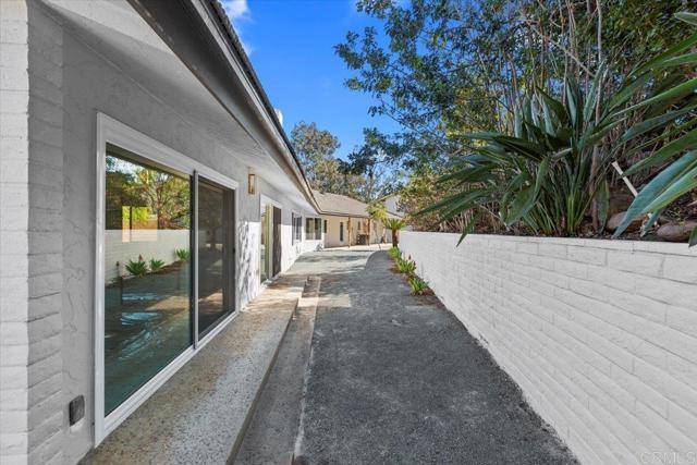 Building Photo - 16220 Del Norte