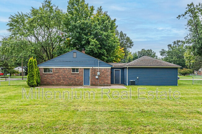 Building Photo - 4916 Rioview Dr