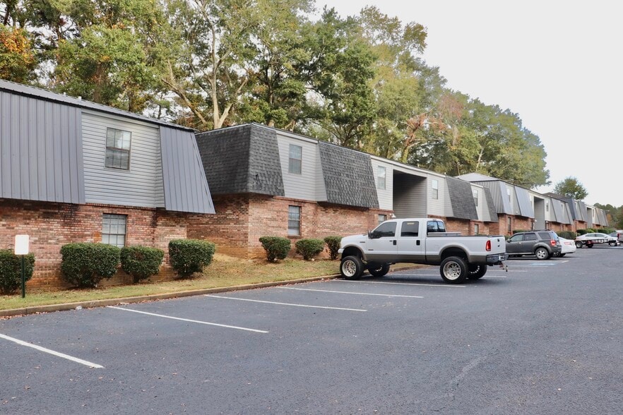 Exterior - 300 Apache Dr