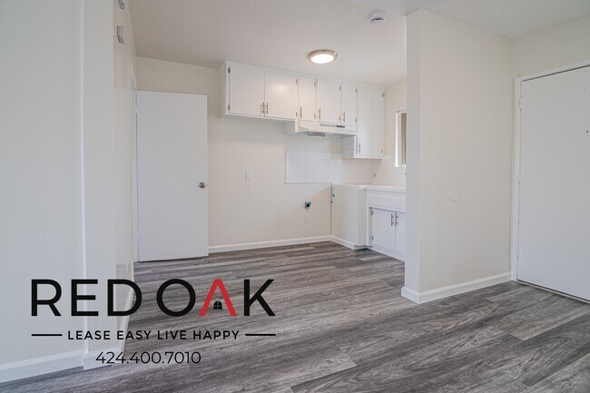 Building Photo - 10920 Ramona Blvd