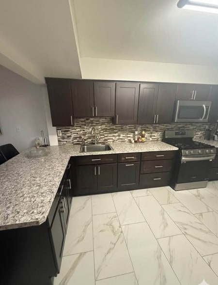 Building Photo - 20 Lawry Ct