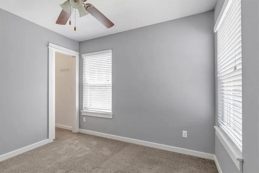 Building Photo - 1736 S 39th Pl