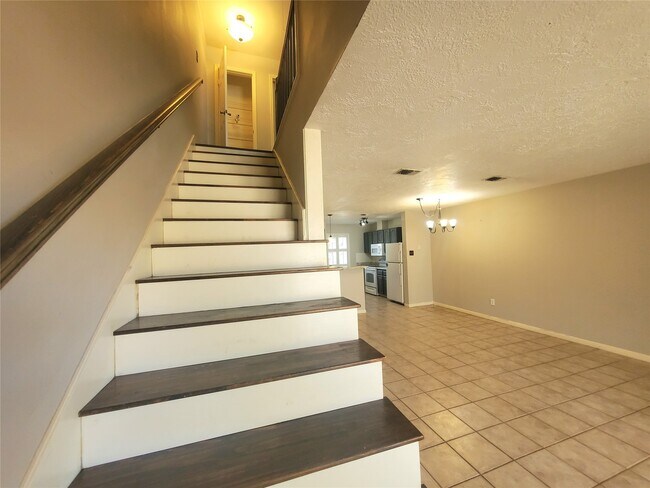 Building Photo - 2030 Plantation Dr