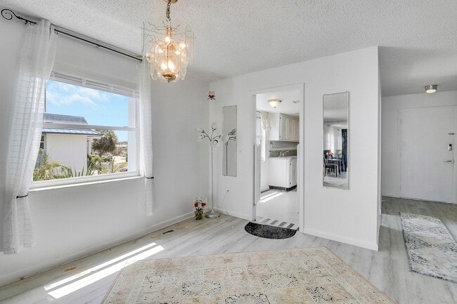 Building Photo - 410 Wilma Cir