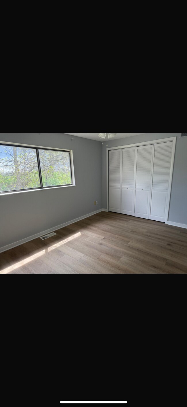 Building Photo - 98 Lancelot Ln