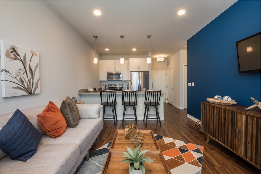 State Street Station Spacious Living Room - State Street Station