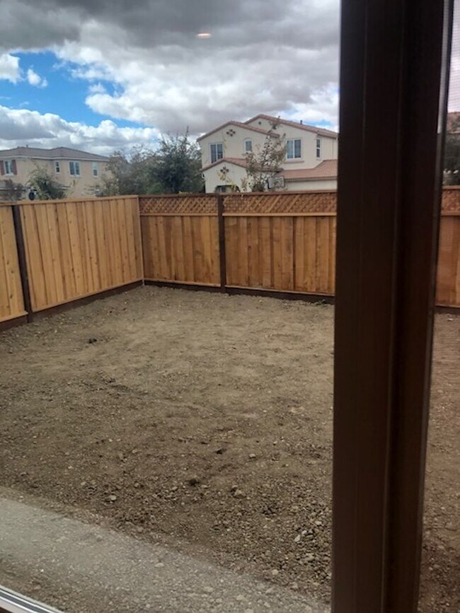 Building Photo - Newer 3 Bedroom 2.5 Bath in Mountain House