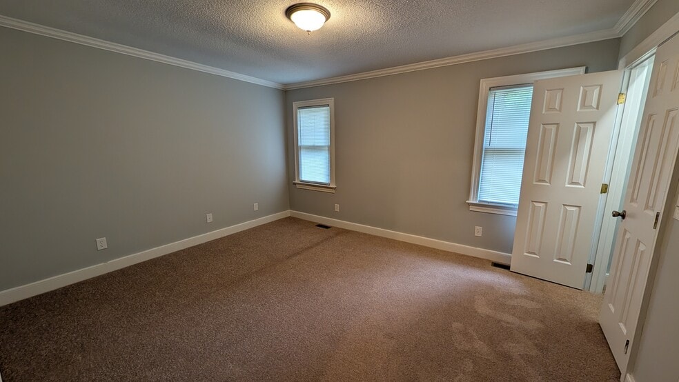 Master Bed - 318 Olde Towne Dr