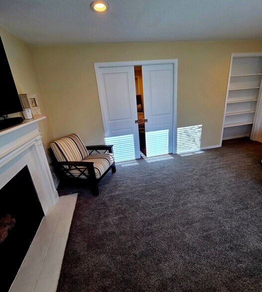 Building Photo - 2205 Buttonwood Dr