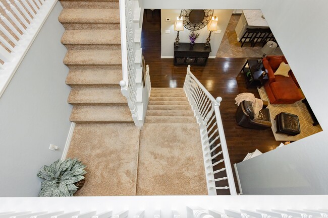 Building Photo - Stunning 4 bedroom 3.5 bath home with 3 ca...