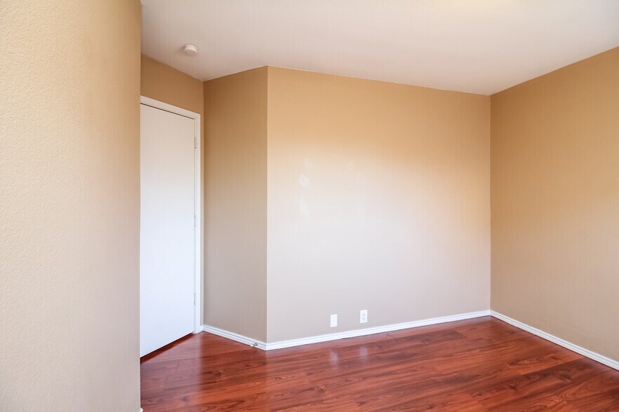 Building Photo - 2204 Tailburton Ct
