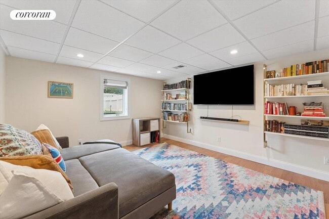 Building Photo - 44 Midhampton Ave