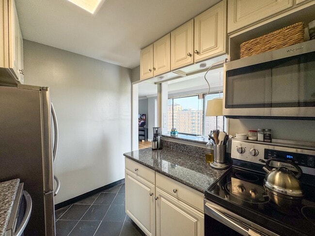 Building Photo - 2501 Calvert St NW