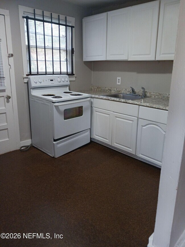 Building Photo - 1358 W 23rd St