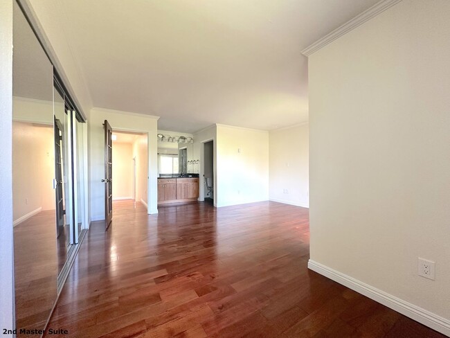 Building Photo - Spacious 3-Bedroom Condo for Rent in UTC –...