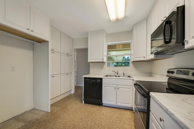 Building Photo - 2022 Collier Ave