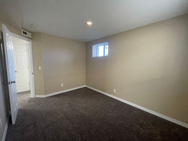 Building Photo - 2 Bed 1 Bath in East Denver Coming Soon!